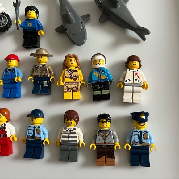 LEGO People Bundle - Lego Shark Farmer Police - Picture 3 of 3